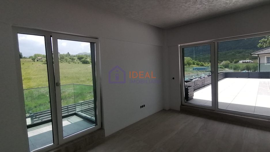 Casa  Exclusivista cu piscina si 1200 mp de teren, in Cisnadie - Poză 4