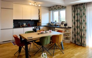Apartament trei camere, 83 mp, vedere panoramică spre Tâmpa-Bartolomeu