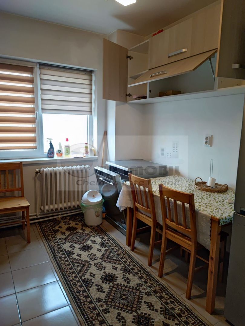 Apartament 3 camere decomandat de închiriat – Podu Roș - Poză 4