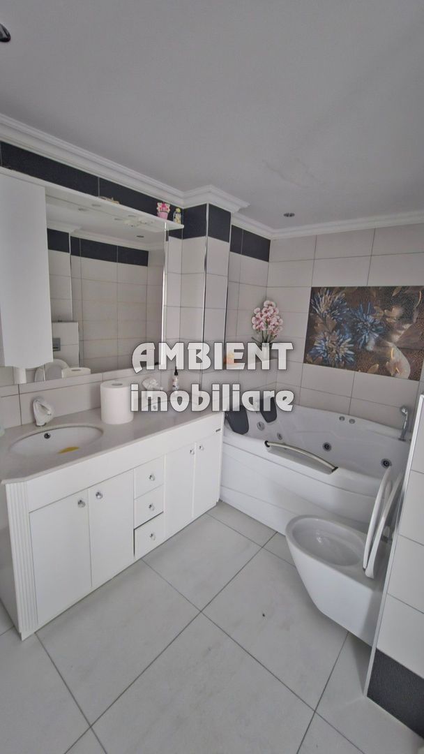 Apartament cu 4 camere, partial renovat, etaj 3, zona Donici. - Poză 3