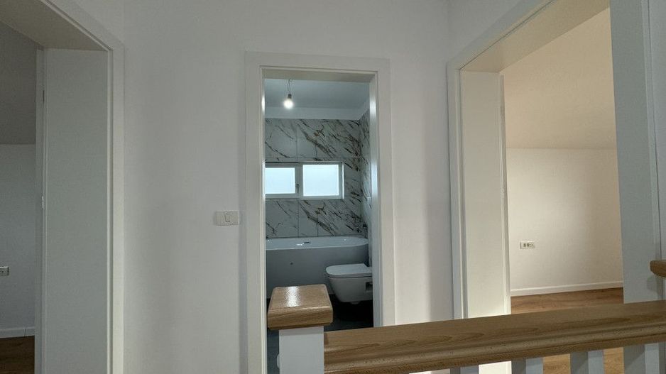 Duplex cu 4 camere si teren generos de 352 mp – Mosnita Noua - Poză 16