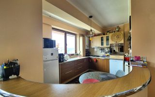 Tractoru, zonă liniștită de case, apartament spațios 3 camere cu garaj - Poză 5