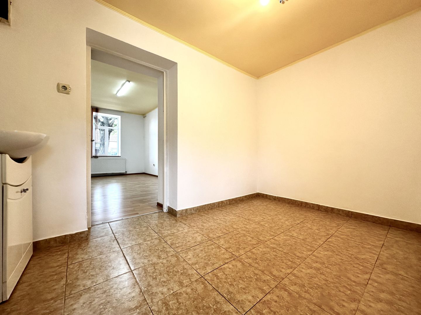 Casa individuală de închiriat - Dumbrăvița Central - Poză 4