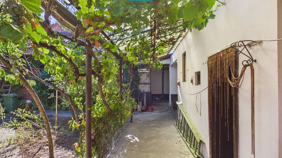 Casă cu etaj, în localitatea Buteni, Arad - Poză 10
