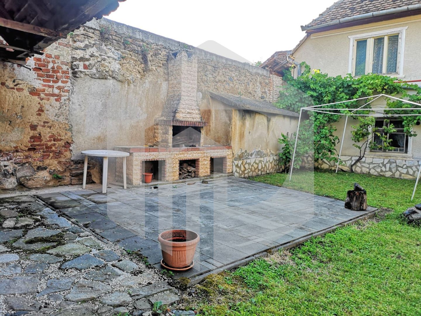 Casa de 150mp / cu spatiu comercial la parter / Sadu - Poză 7