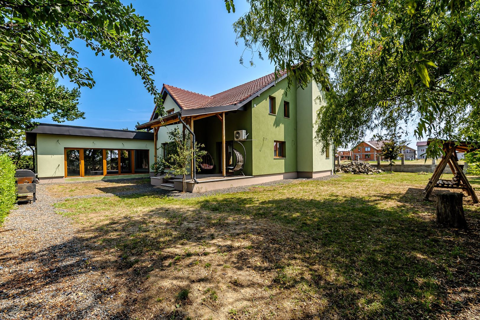 REDUCERE Casă nouă, spațioasă, în cartierul rezidențial din Curtici - Poză 2