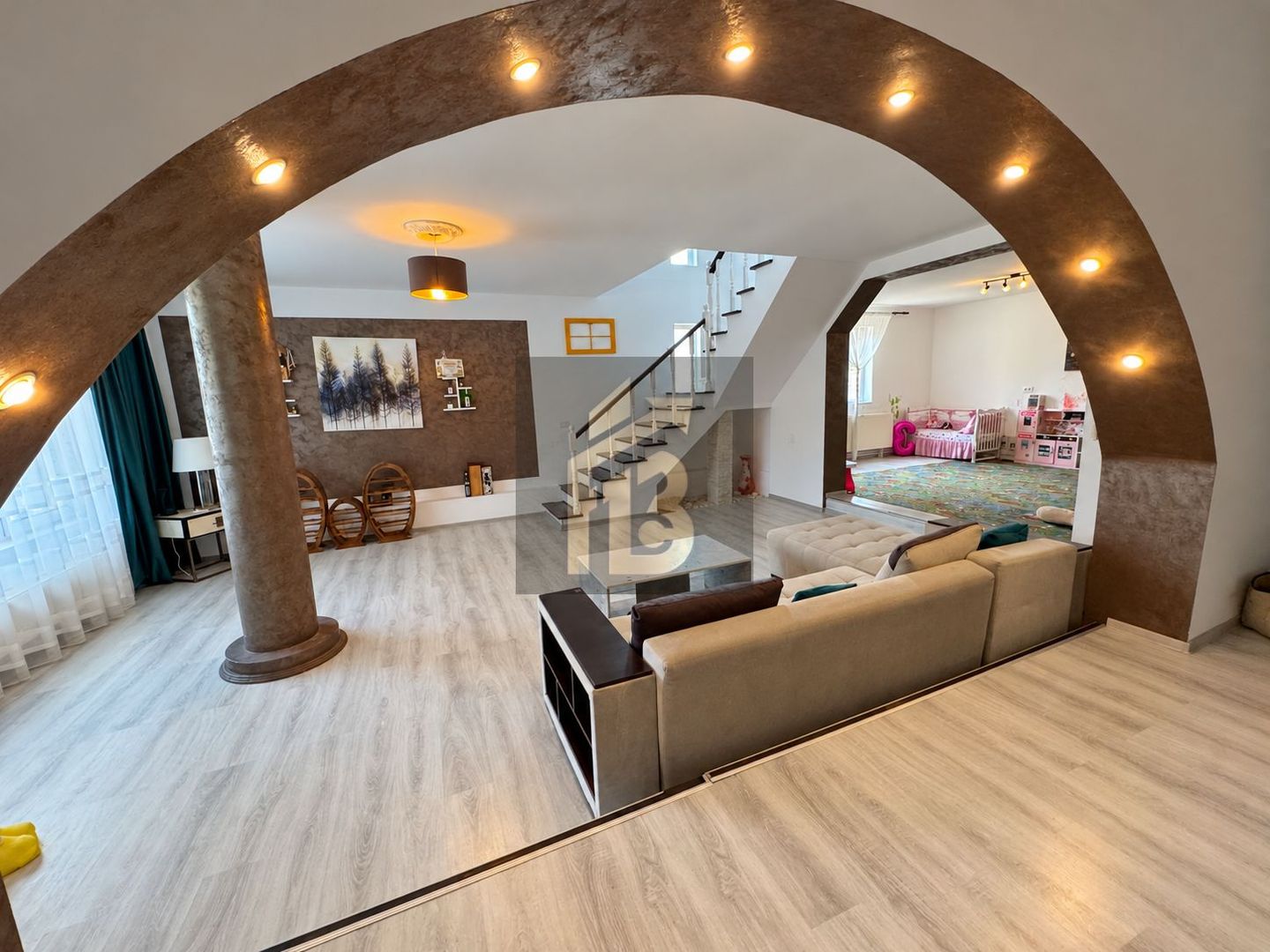 Potențial investițional | 7 camere | Teren 1.438 mp | Periș - Poză 2