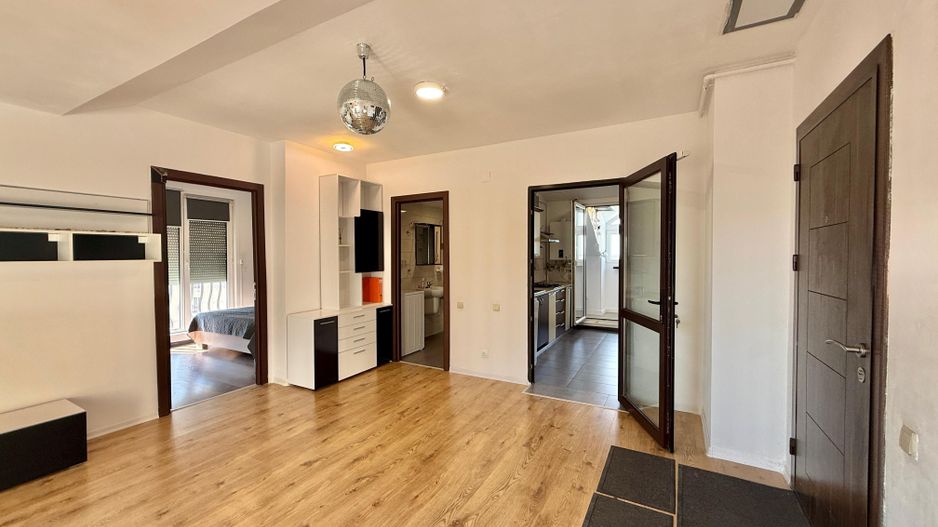 COSMOPOLIS - Apartament cu 2 camere si 2 terase, mobilat si utilat. - Poză 4