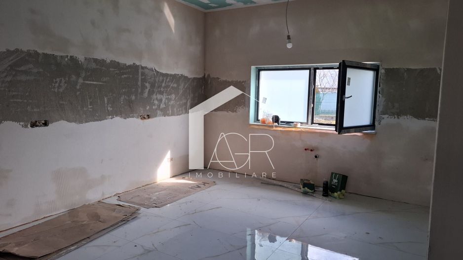 Casa cu 4 camere de vanzare, Bucov, Mica Roma - Poză 6