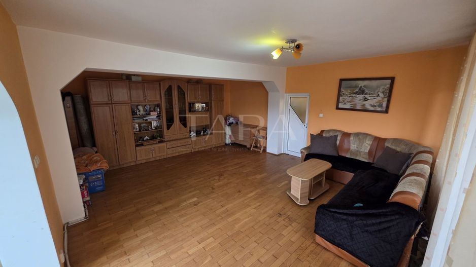 Casă spațioasă cu livadă generoasă și pod înalt, zona Borhanci - Poză 3