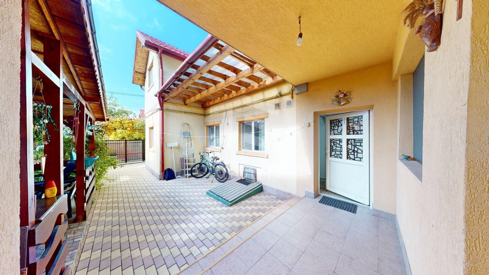 ANDRONACHE - Escalei | Casa individuala 9 camere | an 2014 | teren 260 - Poză 4