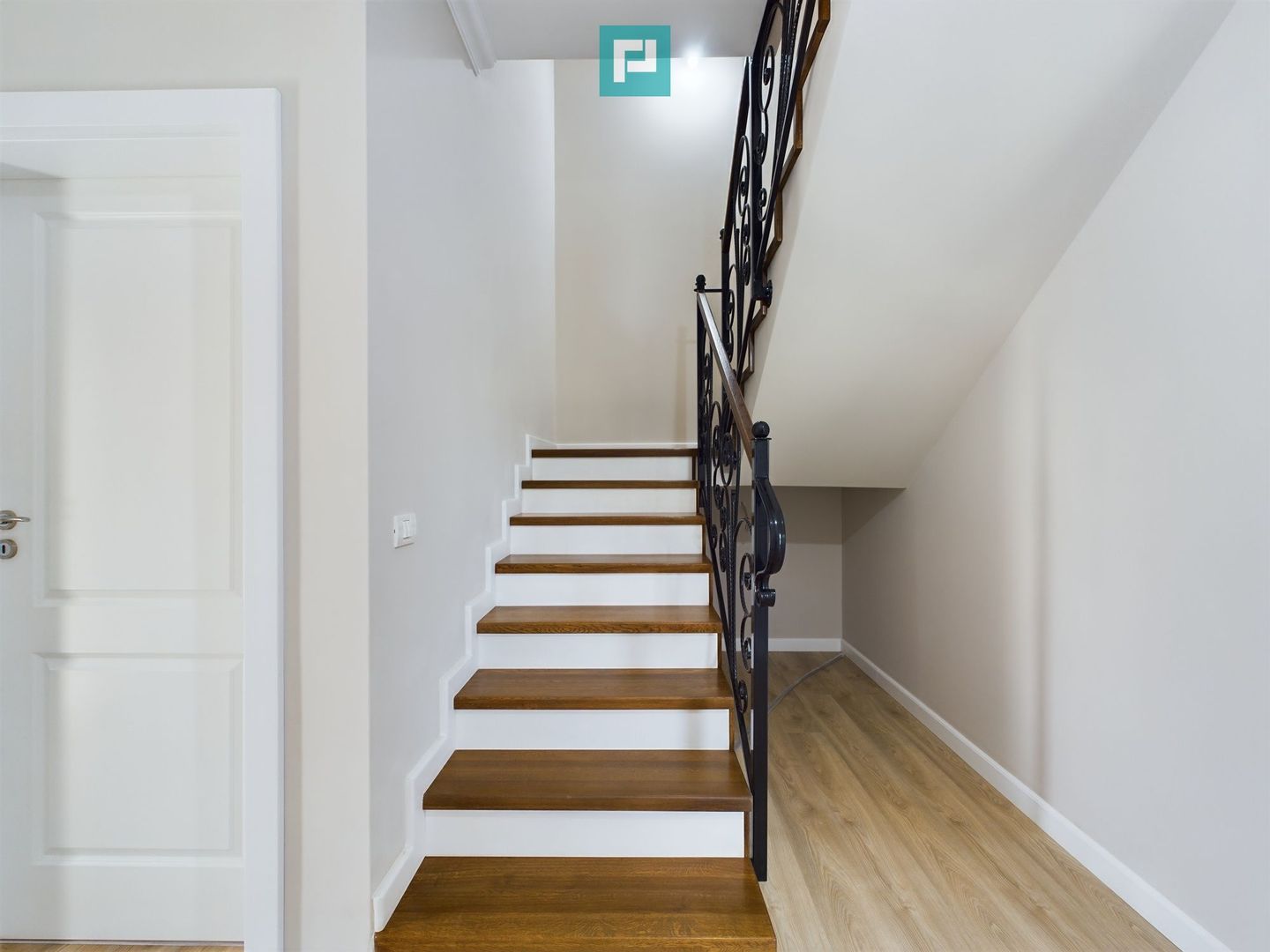 Casă tip duplex Dumbrăvița despărțit prin spațiu tehnic - Poză 14