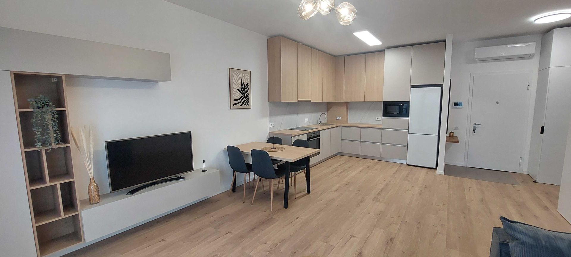 Inchiriere 2 camere, 5 min Arcul de Triumf, 3 minute Metrou, Parcare - Poză 2