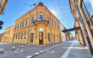 De vânzare/ închiriat Apartament istoric, 2 camere, Central Arad - Poză 1