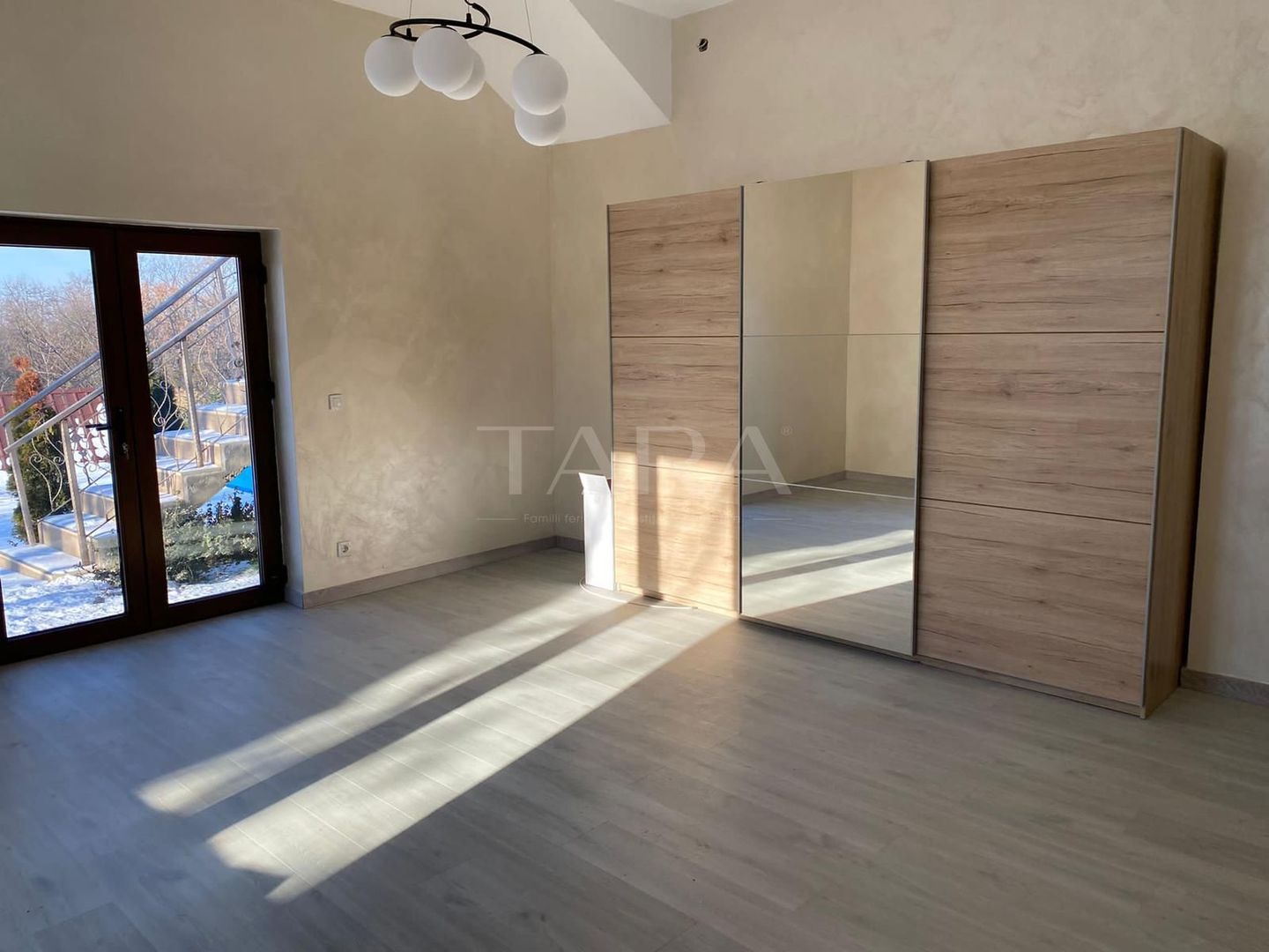 Vilă modernă cu piscină și terase generoase, zona Faget - Poză 8