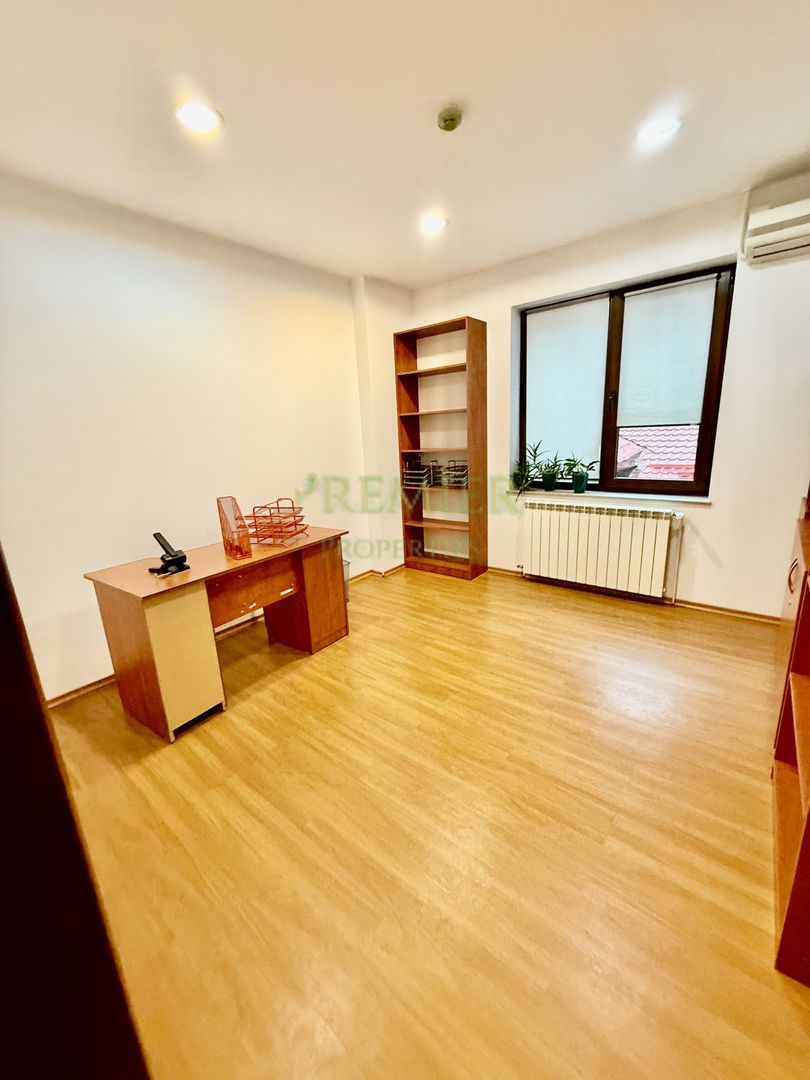 Casă de vânzare  pretabilă pentru clinica, cabinet medical, birouri - Poză 8