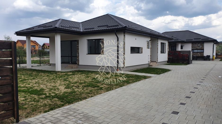 Casa 3 camere,  nivel parter,  3 ari teren, zona Nord Unirea - Poză 1