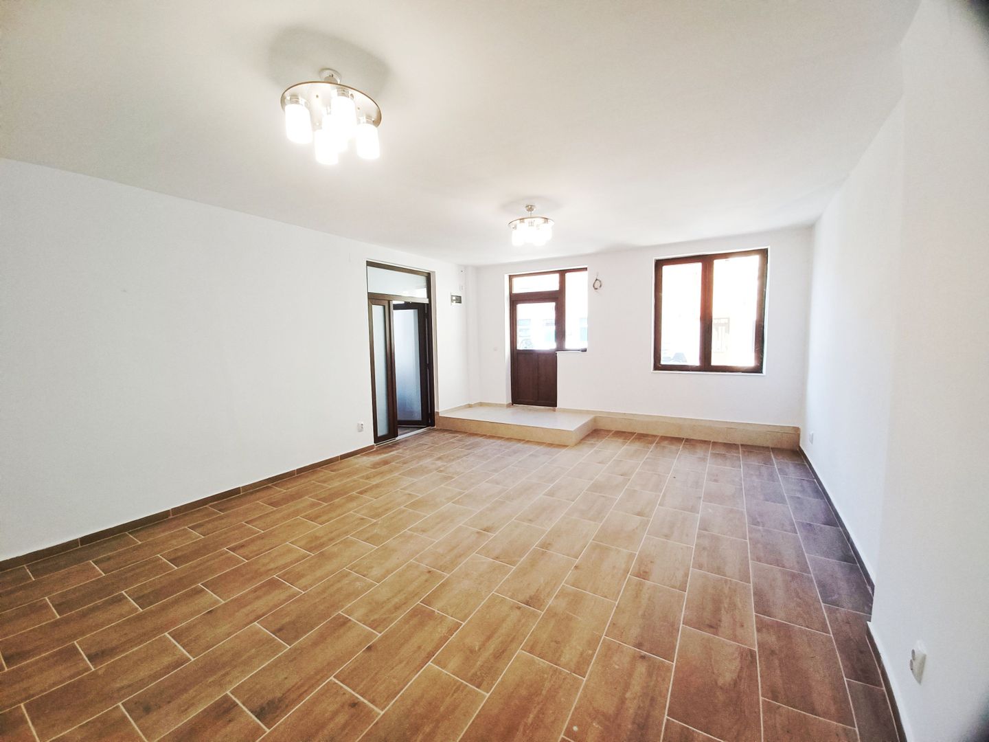 Birou, ultracentral, Oradea, 70 mp, parcare. 155 000 E. Comision 0 - Poză 4