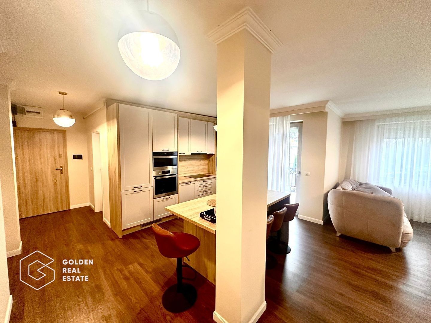 Apartament premium, zona Subcetate, 3 camere, 2 bai, loc parcare, sala, piscina - Poză 4