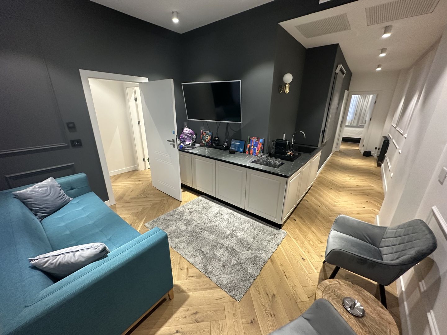 Apartament   4 camere - Poză 1