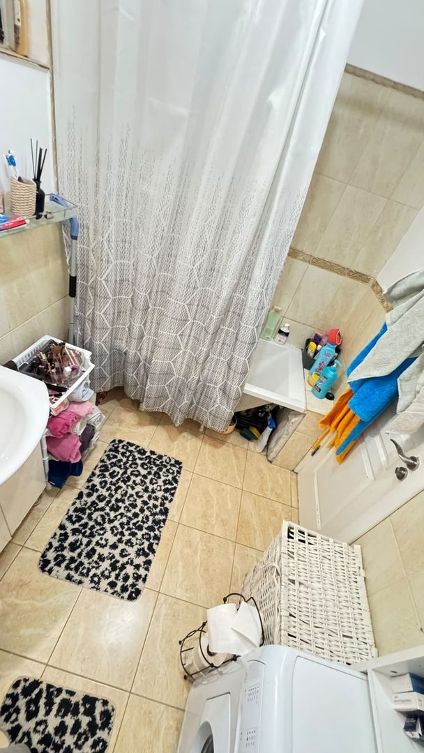 🏡 CASĂ DE VÂNZARE ÎNTR-O ZONĂ BUNĂ – CONFORT, SPAȚIU ȘI POSIBILITATE - Poză 8