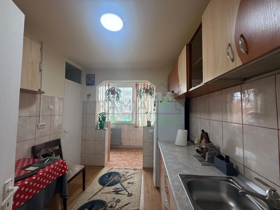 Apartament 2 Camere Decomandat Tractorul Etaj 1 Gata de Mutare - Poză 3