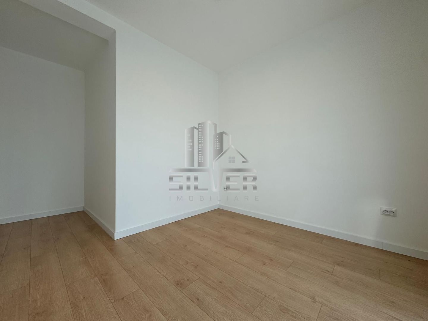 Casa tip duplex  la cheie. - Poză 16