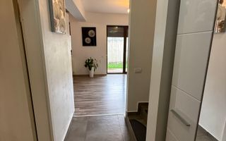 Casă înșiruită complet mobilată + curte+ 2 parcari în complex inchis! - Poză 22