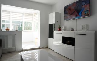 3 camere insorit, 2 bai, parcare si beci in Centrul Civic - Poză 3