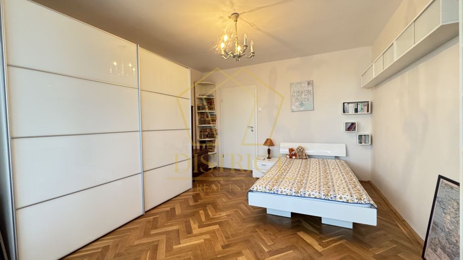 Apartament spatios cu 4 camere si garaj | Spitalul Judetean - Poză 6