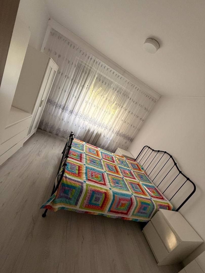Închiriere Apartament cu 2 camere, decomandat,2 min metrou 1 Decembrie 1918 - Poză 1