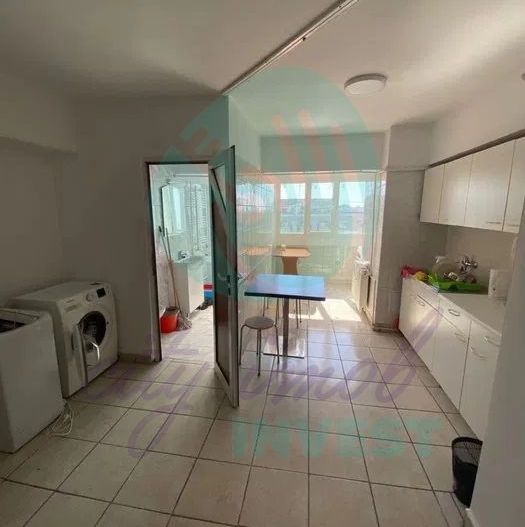 3 camere pe Bulevardul Decebal - Poză 1