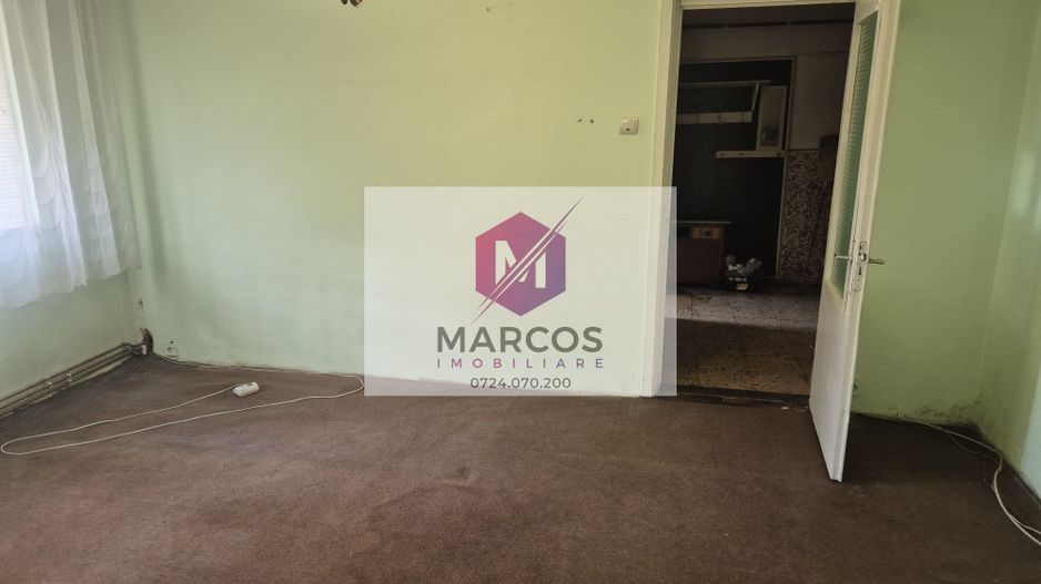 Vand apartament 2 camere zona Trandafiru - Poză 1