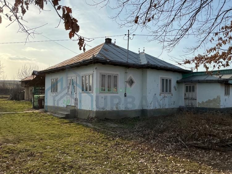 Casa Batraneasca 100 MP + teren intravilan 400 MP, 4500 MP extravilan - Poză 1