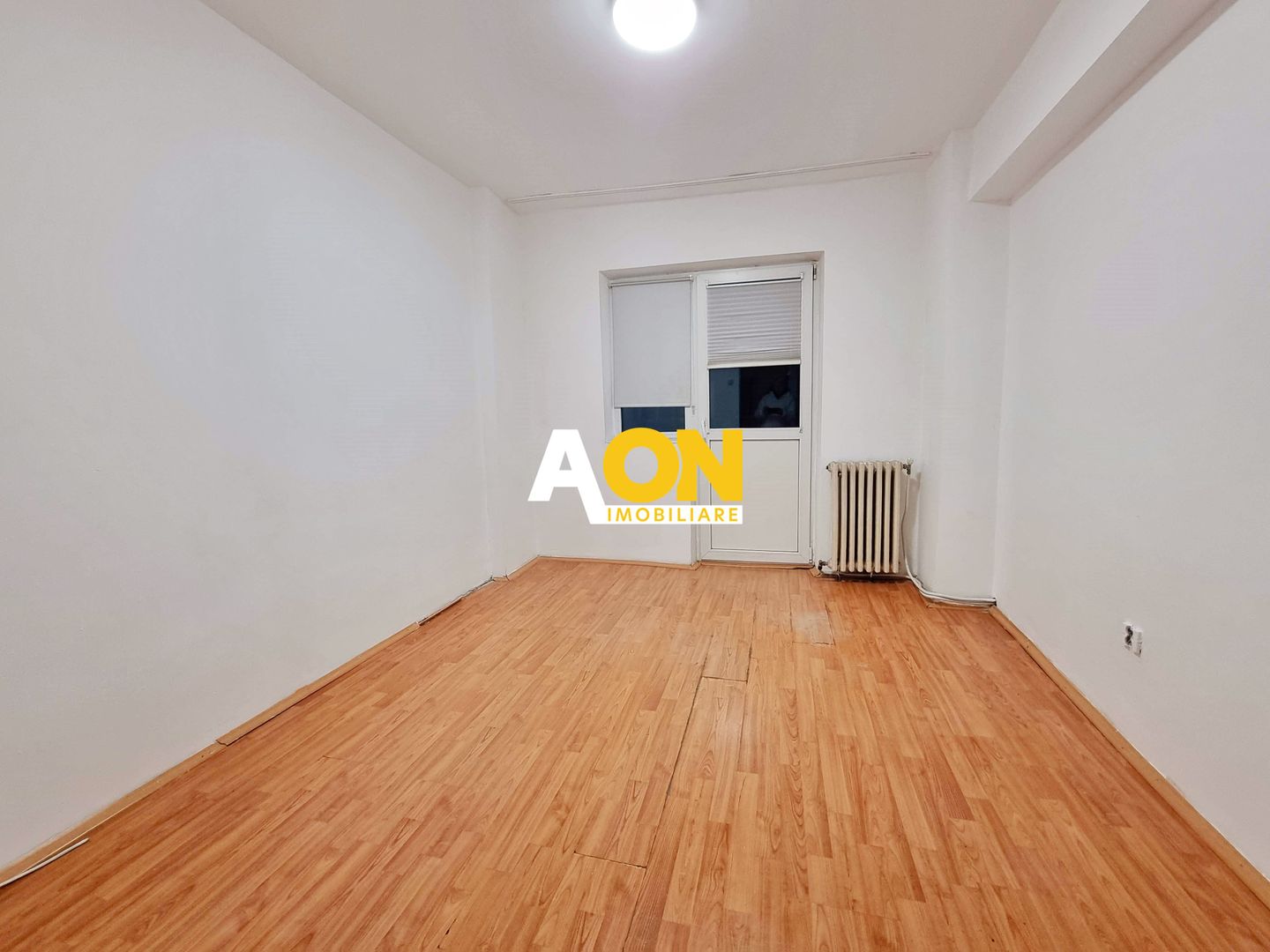 Apartament 3 camere, 2 bai, decomandat, etaj 3,  Cetate, zona Mercur - Poză 7