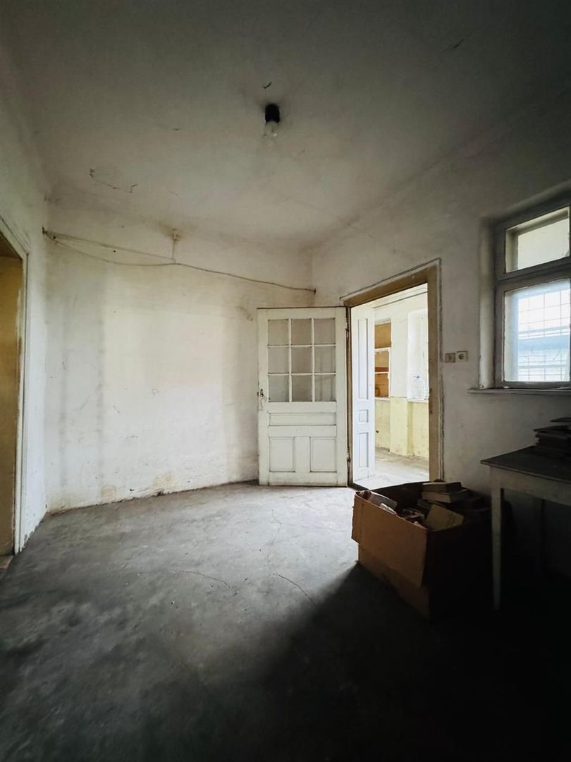 Casa singur in curte cu acces auto si teren 270 mp in zona Razboieni - Poză 1