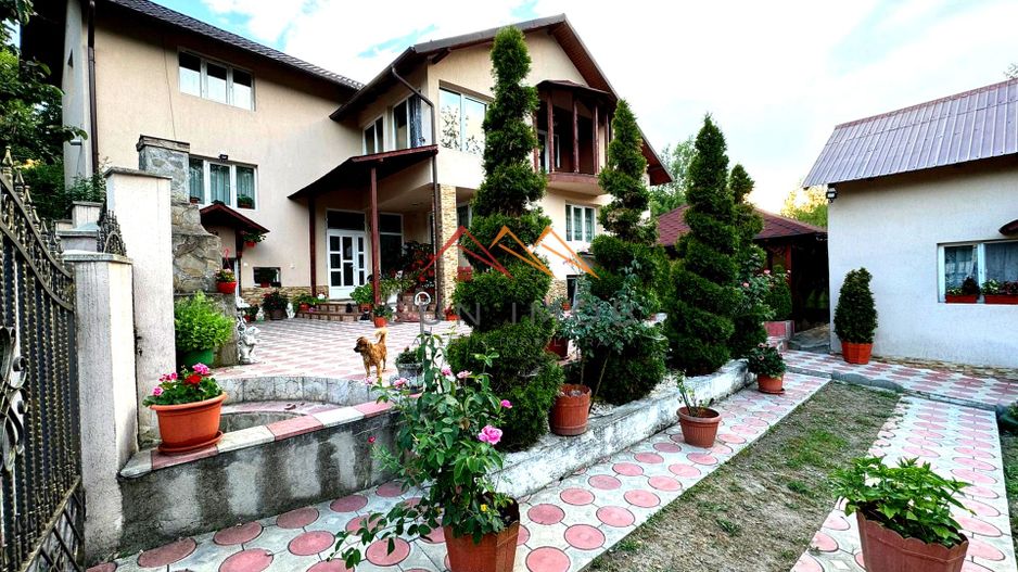 Casa 4 camere, anexe, recent renovata, foisor, teren 781mp, Izvoru, DB - Poză 1