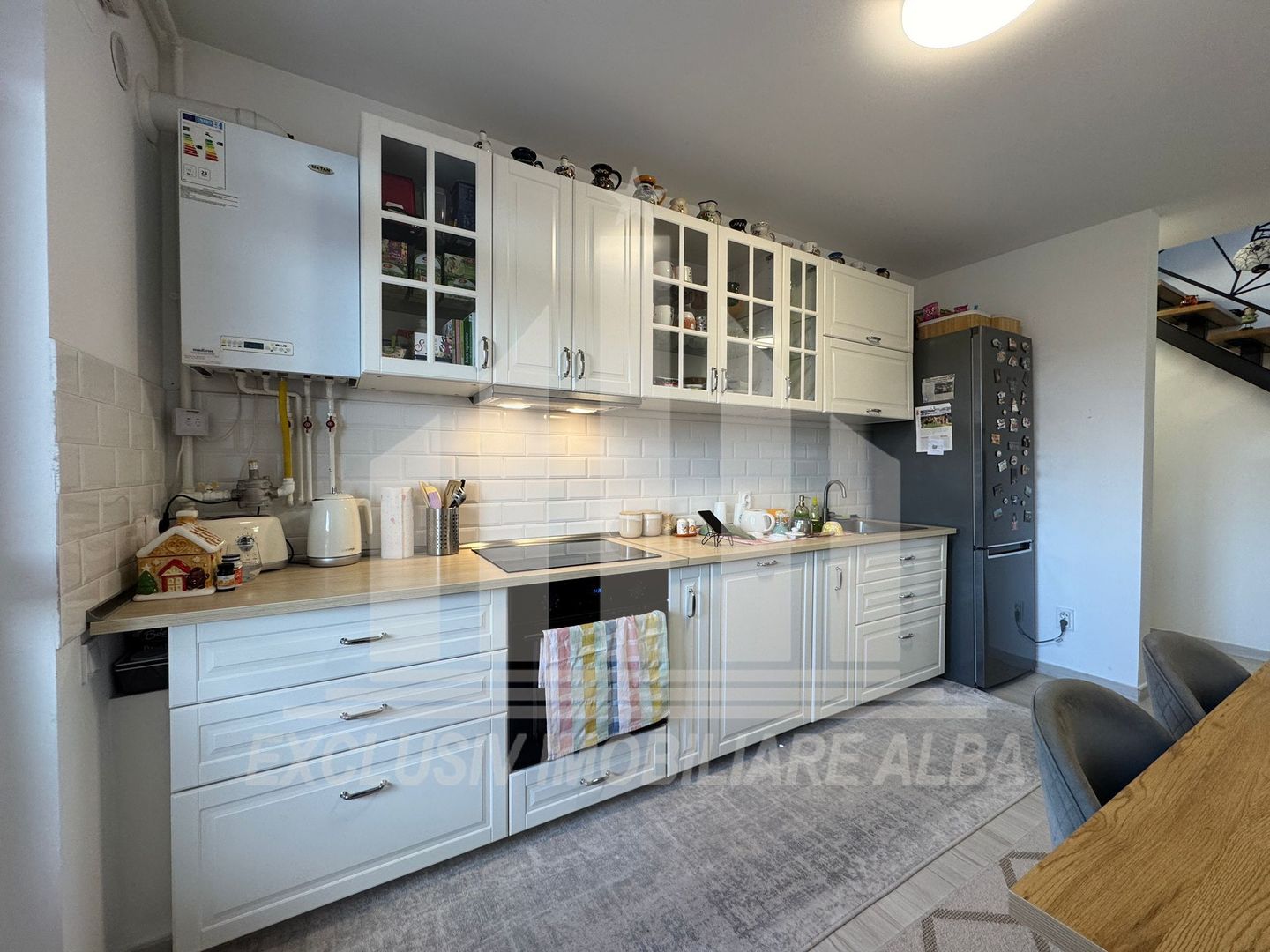 Apartament cu 4 camere si scara interioara de vanzare, Lipoveni - Poză 1