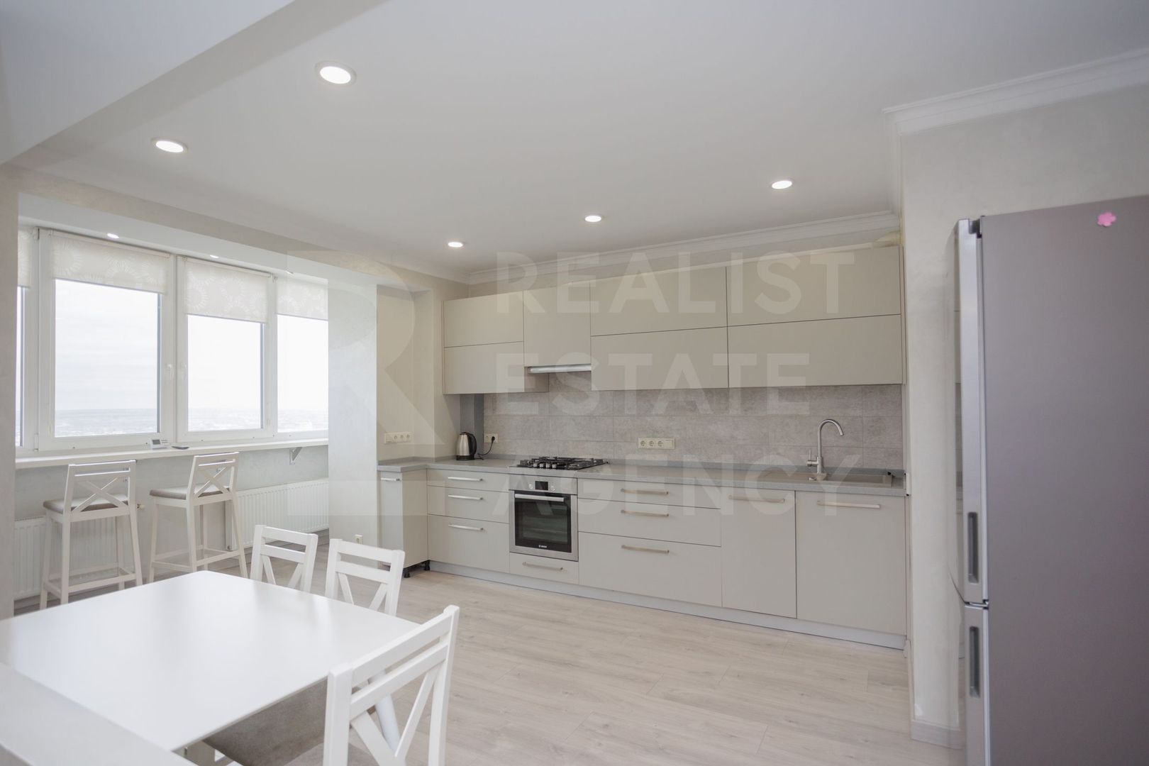Spre vînzare apartament spațios, 2 dormitoare și living, sec. Botanica - Poză 12