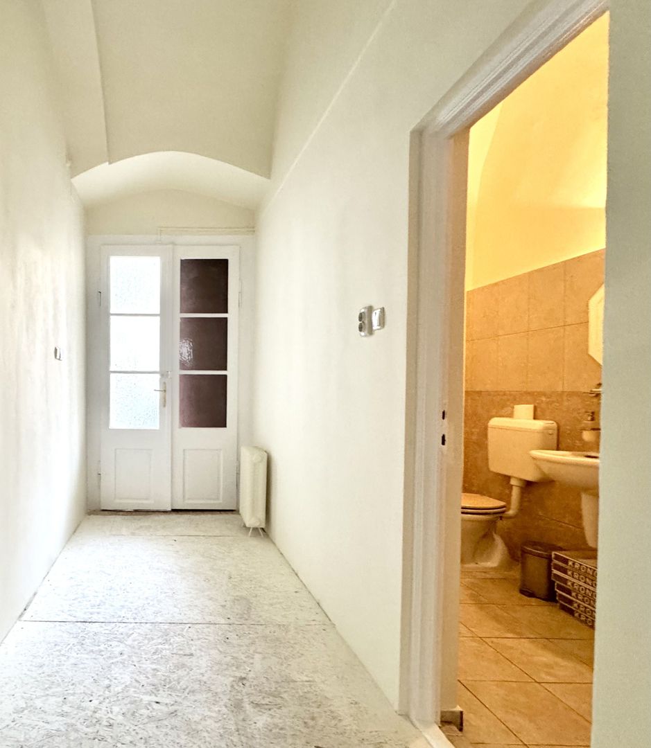 Birou renovat situat in Piata Unirii - Tribunal - Poză 6