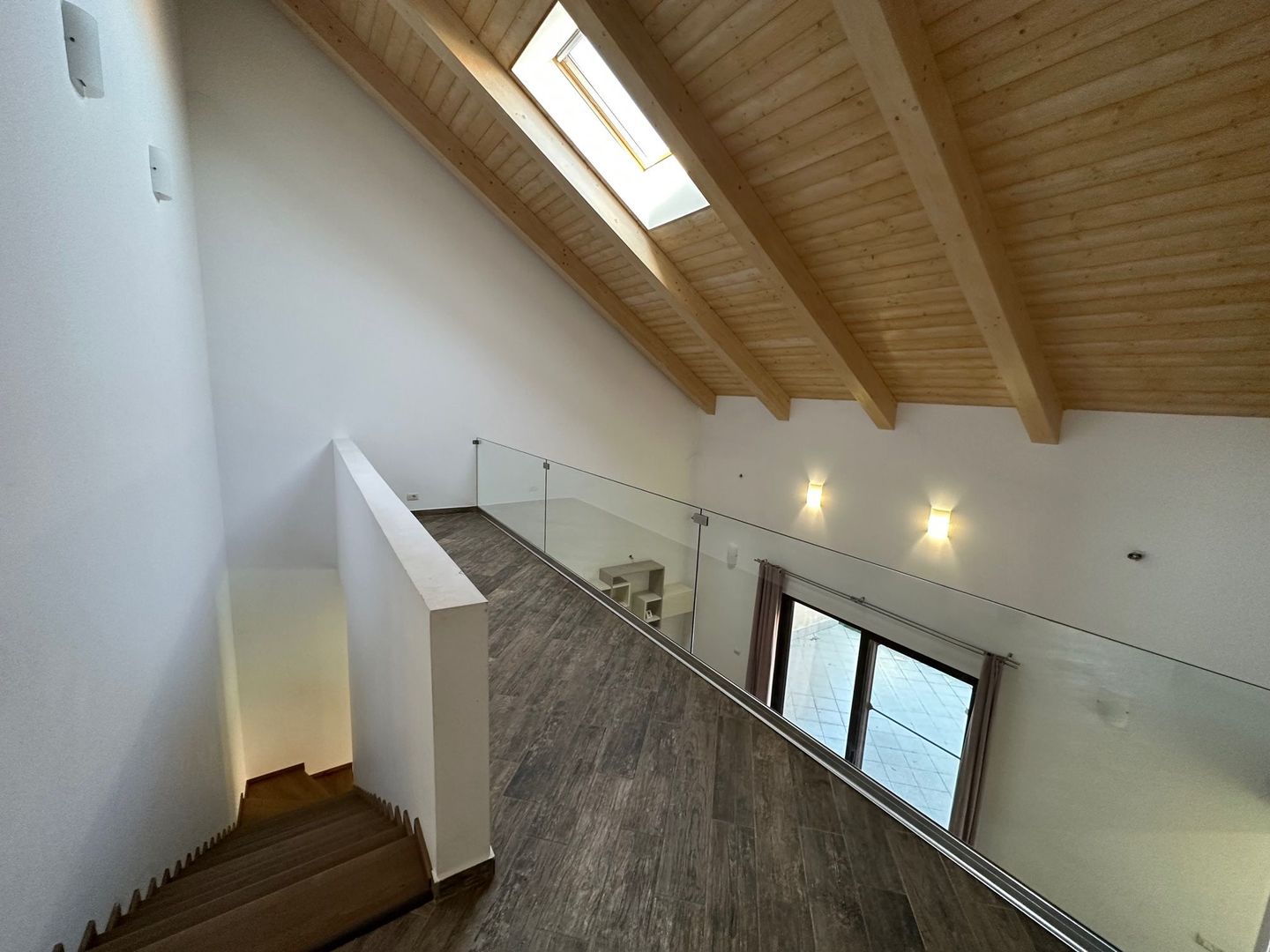 CASA SPATIOASA  CU GARAJ SI TEREN DE 600 MP - Poză 22