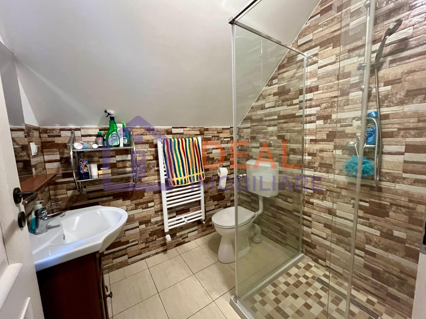 Casă individuală cu 5 camere și curte proprie - în Cisnădioara - Poză 17