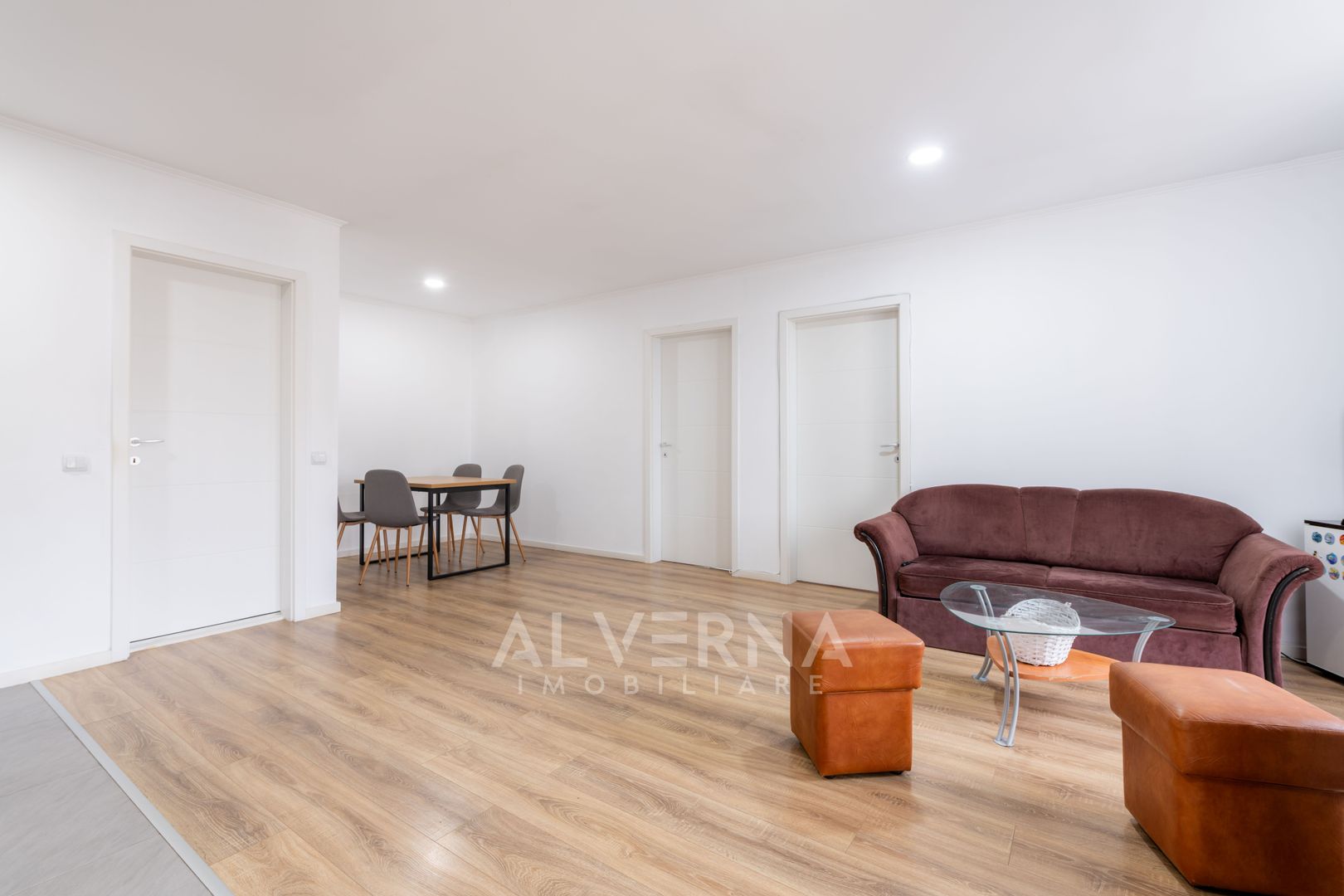 Inchiriere apartament 3 camera, 68mp + balcon, loc parcare, zona Terra - Poză 2