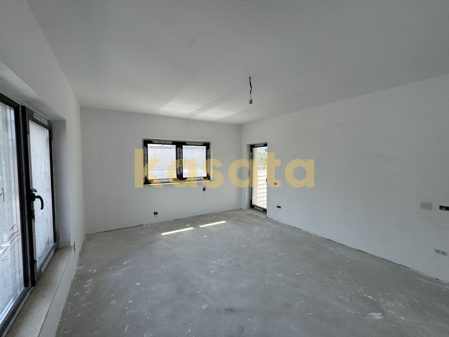 Casă individuală la curte - 1 km de metrou si Parc Bazilescu - Poză 11