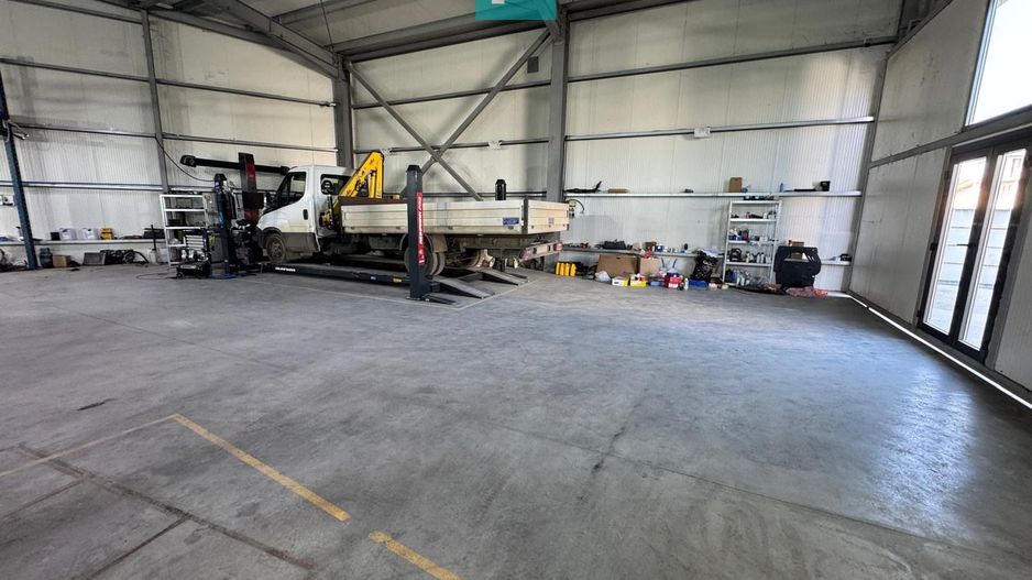 Spațiu industrial cu 6 camere de vânzare în Utvin - Poză 3