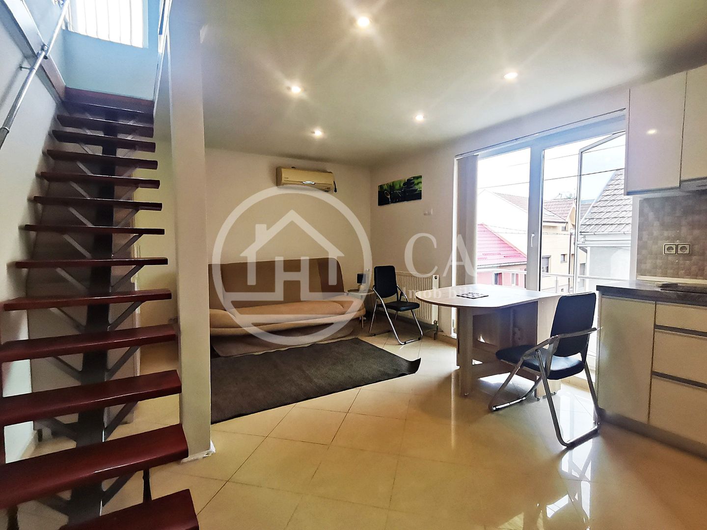 Apartament la casă de închiriat cu 2 camere în zona Centrala, Oradea - Poză 1