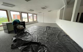 Spatiu comercial de inchiriat, central, trafic intens! - Poză 1