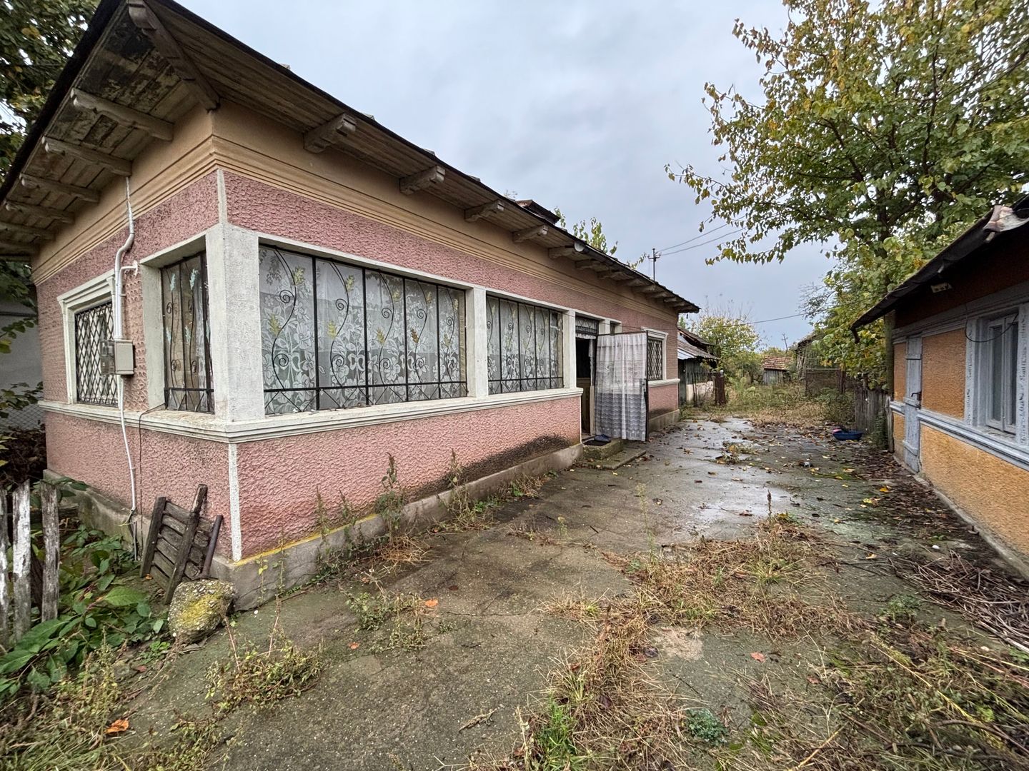 Casă + Teren 1.245 mp aproape de București (Ologeni, Prahova) - Poză 2