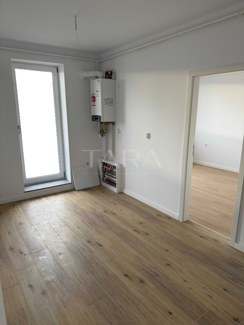 Apartament de vanzare, 3 camere, boxa inclusa, parcare. - Poză 3