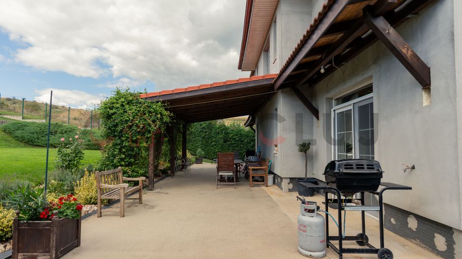 Casă invididuală de vânzare, 250mp utili, 2000mp teren, Campenești! - Poză 2